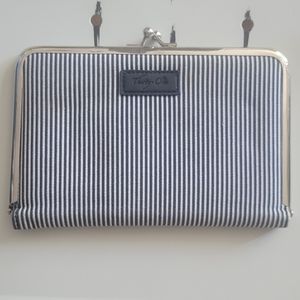 Thirty-One Photos Wallet Album Kiss-Lock closure